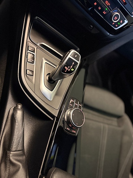 BMW 320d 12 of 16