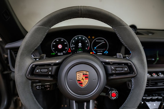 Porsche 911 Targa 4 GTS 17 of 30