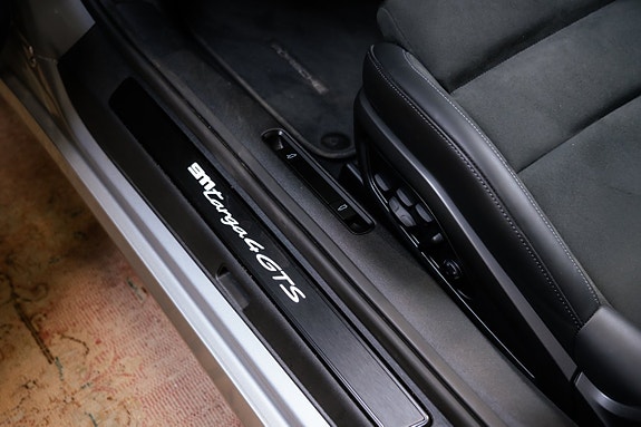 Porsche 911 Targa 4 GTS 16 of 30
