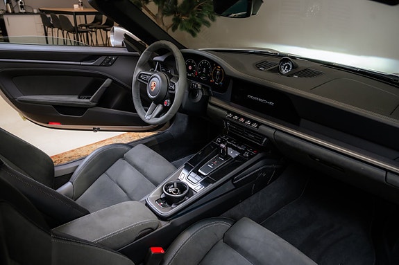 Porsche 911 Targa 4 GTS 24 of 30