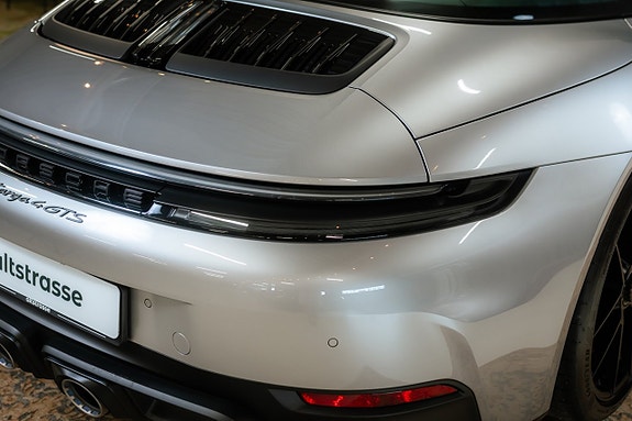 Porsche 911 Targa 4 GTS 12 of 30