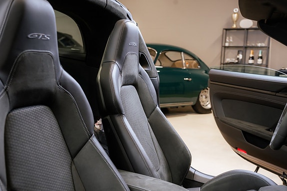 Porsche 911 Targa 4 GTS 29 of 30