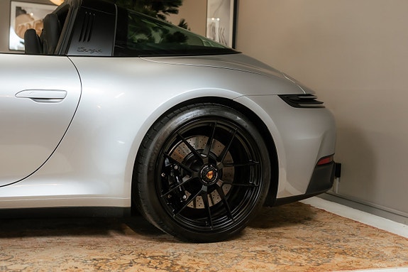 Porsche 911 Targa 4 GTS 9 of 30