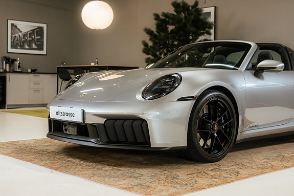 Porsche 911 Targa 4 GTS 2 of 30