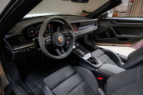 Porsche 911 Targa 4 GTS 15 of 30