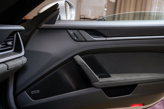 Porsche 911 Targa 4 GTS 22 of 30