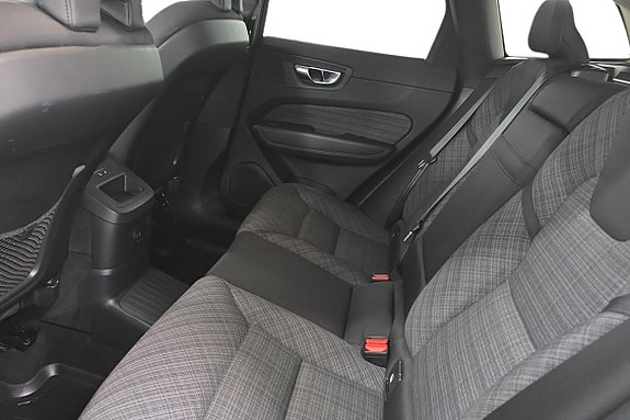 Volvo XC60 10 of 30