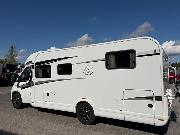 Knaus Sky Ti 700 MEG -låga långbäddar-Alde-Nyservad-Efterfrågad modell! 4 of 19