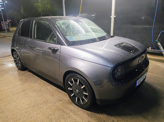 Honda e 3 of 13