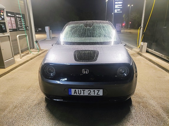 Honda e 2 of 13