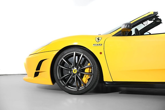 Ferrari 430 Scuderia 8 of 23
