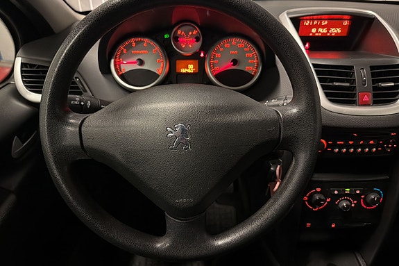 Peugeot 207 8 of 13