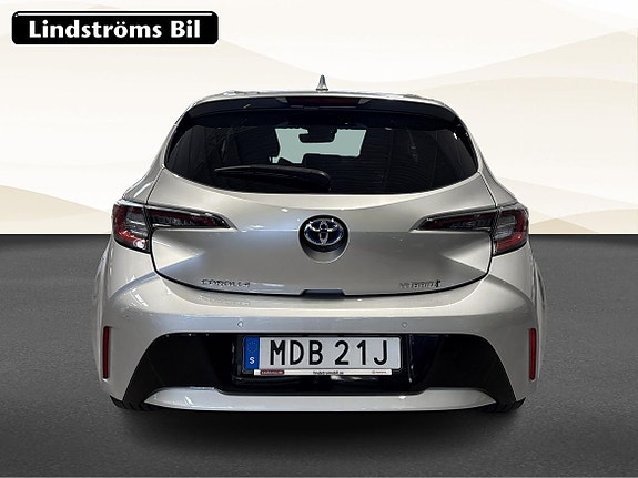 Toyota Corolla 8 of 19