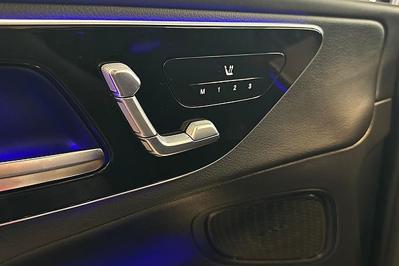 Mercedes-Benz GLC300 e 16 of 17