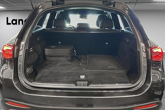 Mercedes-Benz GLC300 e 14 of 17