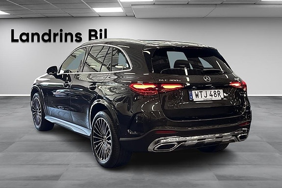 Mercedes-Benz GLC300 e 6 of 17