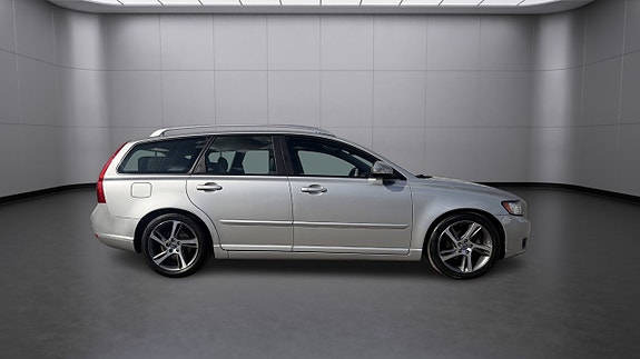 Volvo V50 2 of 13