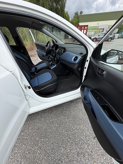 Hyundai i10 11 of 17