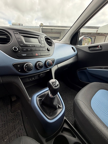 Hyundai i10 7 of 17