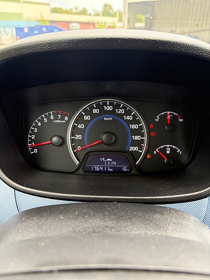 Hyundai i10 8 of 17