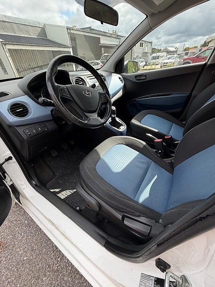 Hyundai i10 6 of 17