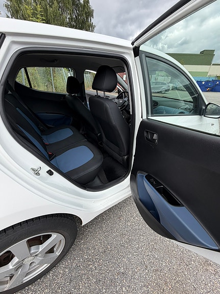 Hyundai i10 10 of 17