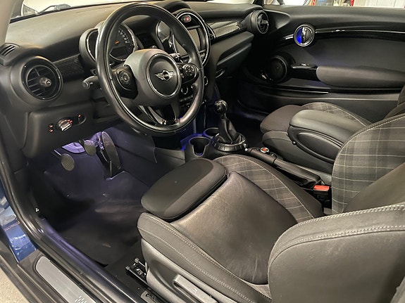 MINI Cooper S 8 of 16