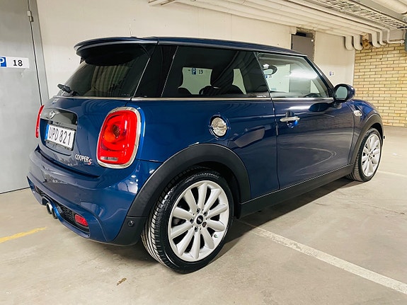 MINI Cooper S 5 of 16