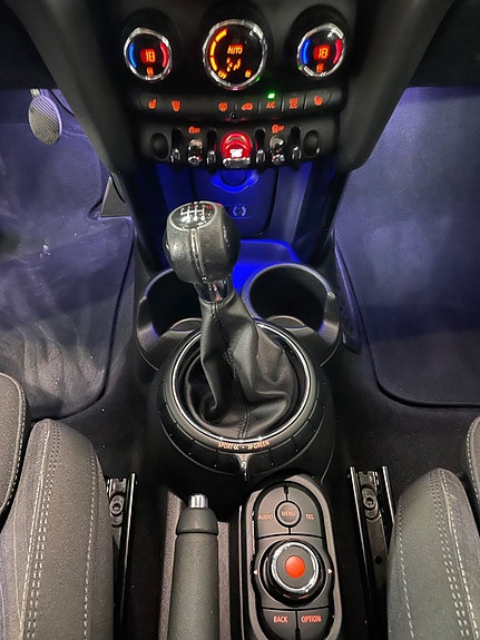 MINI Cooper S 11 of 16