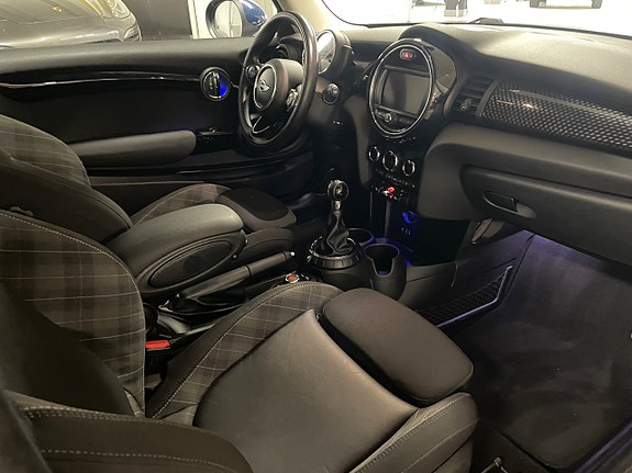 MINI Cooper S 9 of 16
