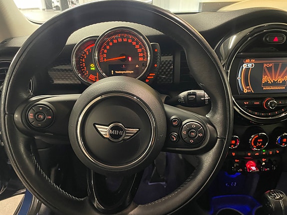 MINI Cooper S 10 of 16