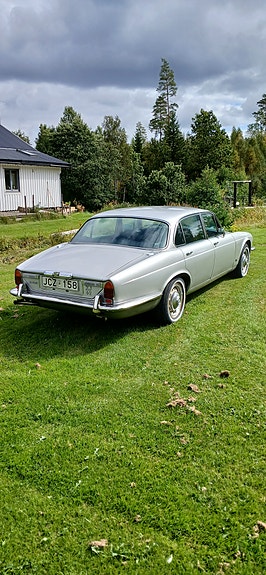 Jaguar XJ 2 of 2