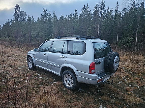 Suzuki Grand Vitara 2 of 14