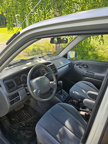 Suzuki Grand Vitara 8 of 14