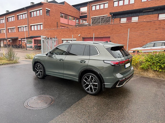 Volkswagen Tiguan 2 of 5