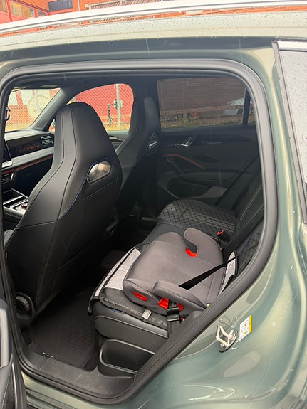 Volkswagen Tiguan 4 of 5
