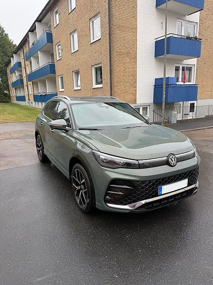 Volkswagen Tiguan 3 of 5