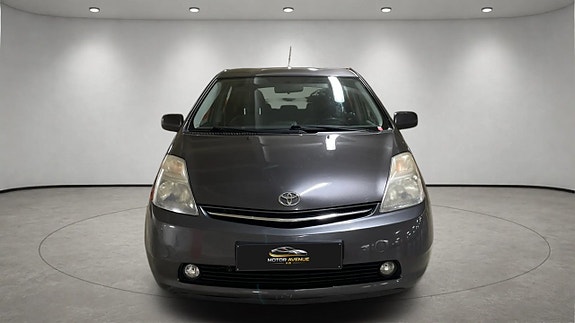 Toyota Prius 4 of 20