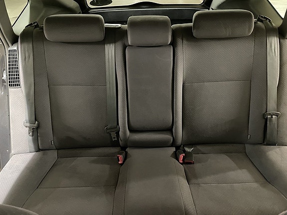 Toyota Prius 12 of 20