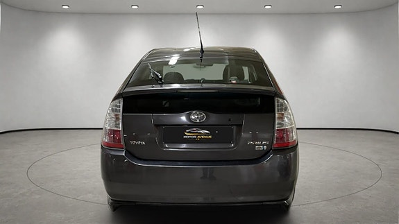 Toyota Prius 5 of 20