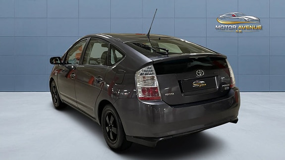 Toyota Prius 7 of 20