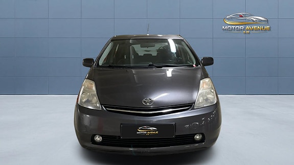Toyota Prius 4 of 20