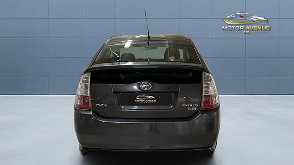 Toyota Prius 5 of 20
