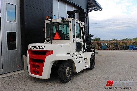 Hyundai 70 D-7 A 4 of 14