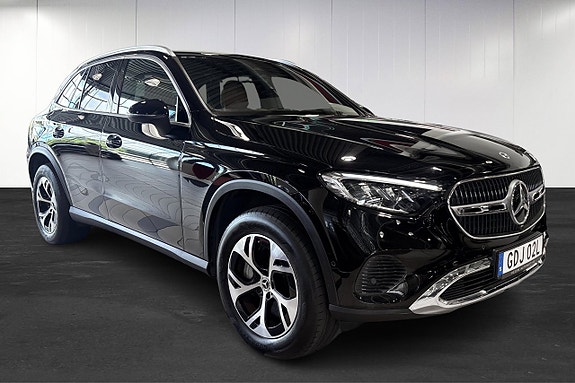 Mercedes-Benz GLC300 e 2 of 11
