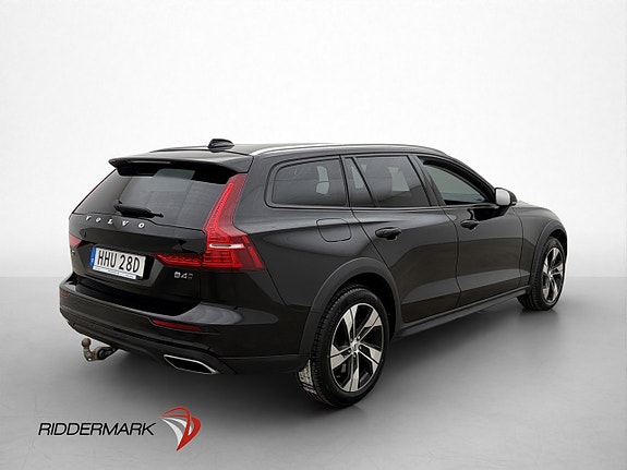 Volvo V60 Cross Country 8 of 30