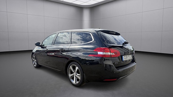 Peugeot 308 SW 10 of 19