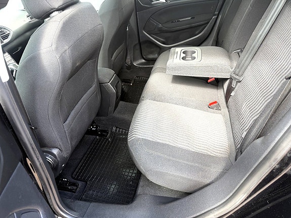 Peugeot 308 SW 17 of 19