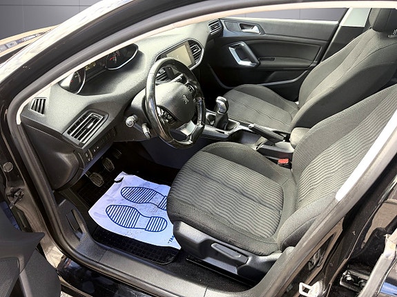 Peugeot 308 SW 13 of 19