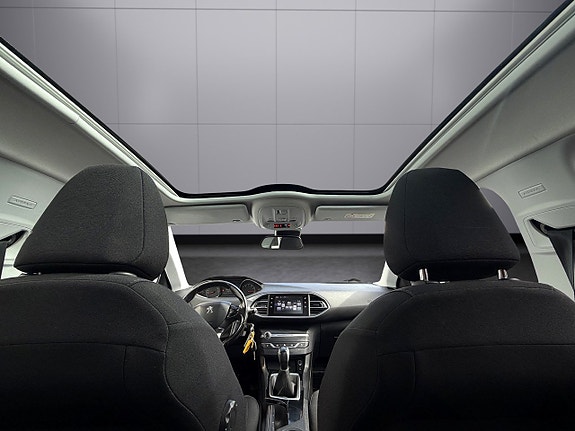 Peugeot 308 SW 16 of 19